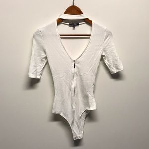 🌸 White choker half zip body suit